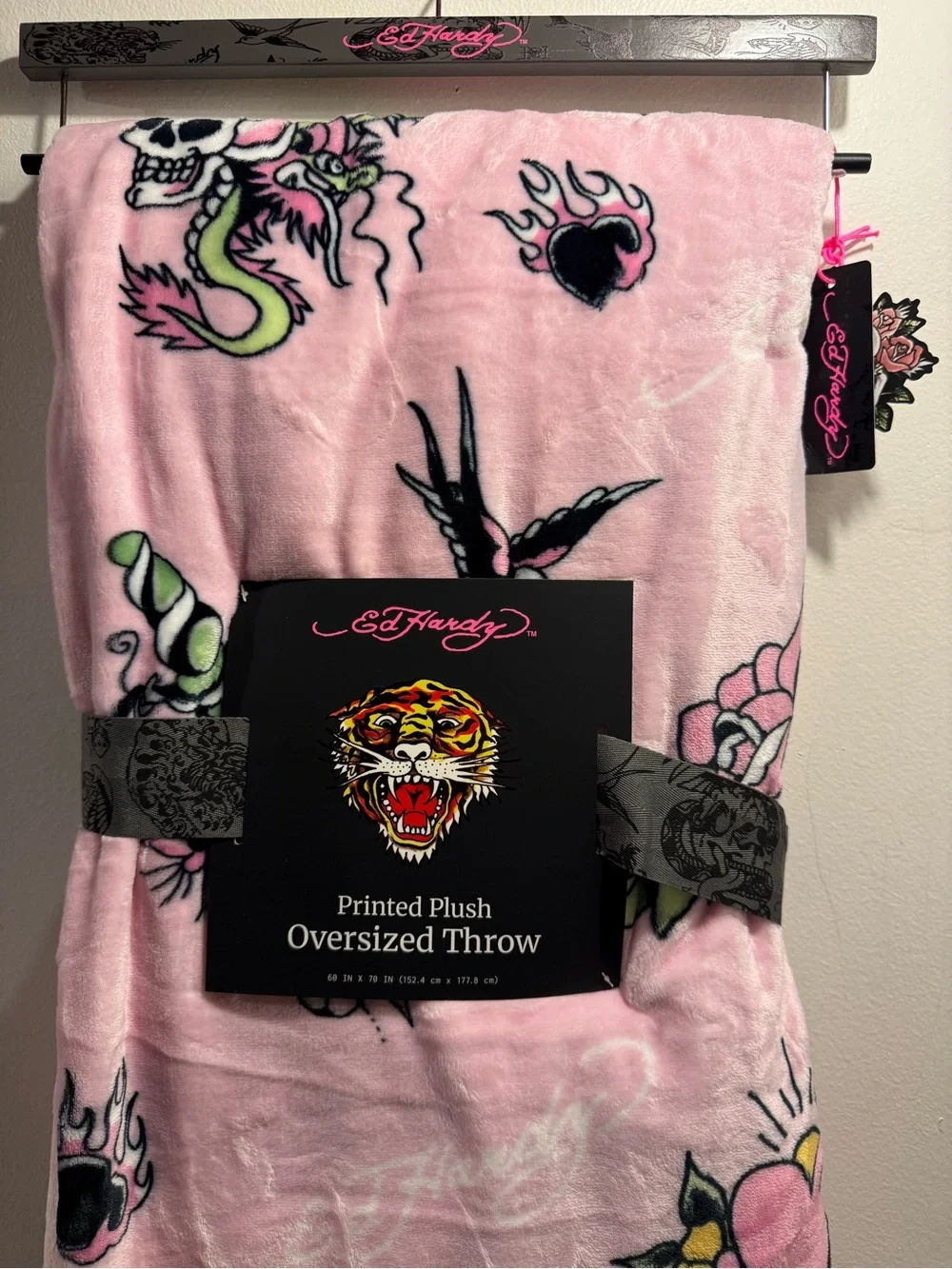 Ed Hardy Skulls & Dragons Tattoo Oversized Pink Throw Blanket NWT